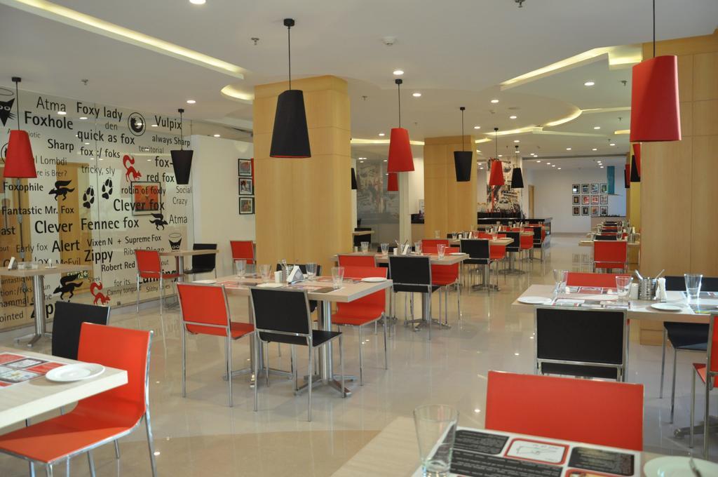 Red Fox Hotel, Chandīgarh מראה חיצוני תמונה