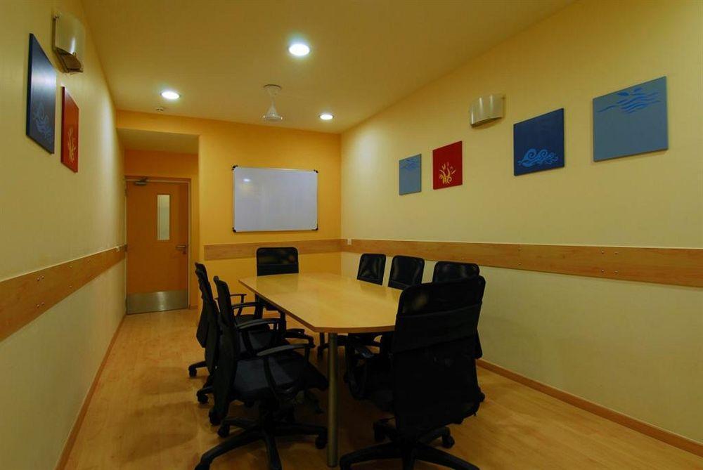 Red Fox Hotel, Chandīgarh מראה חיצוני תמונה